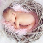10 Merk Minyak Telon Terbaik agar Bayi Hangat dan Nyaman Sepanjang Hari