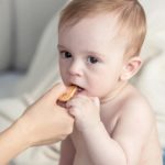 5 Cara Mengatasi Perut Bayi yang Kembung