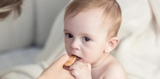 5 Cara Mengatasi Perut Bayi yang Kembung