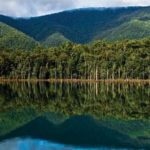 Menjelajahi Wisata 10  Danau Terbesar di Indonesia yang Menawan