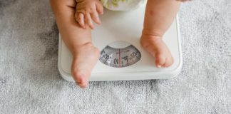 Kontrol Berat Si Kecil dengan 10 Merk Timbangan Bayi Terbaik