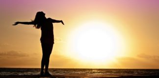 20 Sifat Manusia yang Bisa Bikin Hidup Bahagia & Tentram