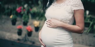 4 Manfaat Mendengarkan Musik Selama Kehamilan