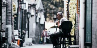 10 Ciri & Gejala Osteoporosis yang Harus Diwaspadai Sejak Dini
