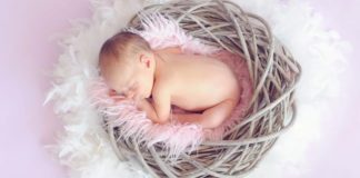 10 Parfum Bayi Terbaik yang Wanginya Enak dan Tahan Lama