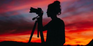 10 Tripod Kamera Terbaik, Stabilitas Tinggi & Hasil Foto Maksimal