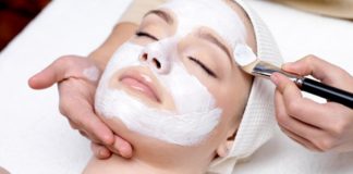 12 Perbedaan Peeling, Scrub dan Facial yang Perlu Kamu Ketahui