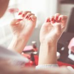 10 Cara Merawat Kuku Tangan & Kaki agar Panjang Memesona