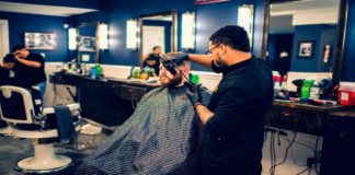 10 Ide Desain Spanduk Barbershop untuk Tarik Perhatian Calon Pelanggan