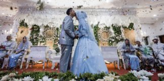 10 Manfaat Menikah untuk Kesehatan Pikiran & Tubuh