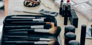 10 Model Meja Rias yang Ringkas dan Mininmalis untuk Kamar Kecil