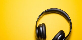 Rekomendasi Podcast Menarik untuk Temanimu #DiRumahAjaDulu
