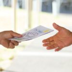 Ketahui 10 Perbedaan Brosur dan Flyer