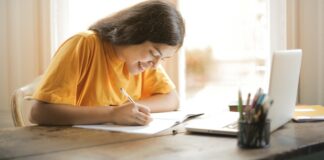Cara Belajar Bahasa Inggris yang Efektif dengan 15 Tips Berikut!