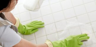 9 Tips Sederhana Bersihkan Lantai Keramik Kamar Mandi: Bersih dan Anti Kerak