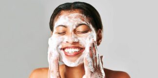 11 Facial Wash Terbaik: Kulit Kering, Berminyak hingga Berjerawat