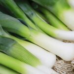 13 Manfaat Daun Bawang: Penyedap Rasa yang Kaya Guna