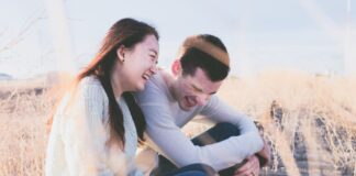 30 Kata-kata Bucin: Bikin Senyum-senyum Sendiri!