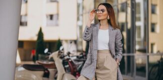 12 Inspirasi Baju Kerja Wanita: Kemeja hingga Blazer