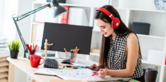 10 Lagu yang Enak untuk Menemani Saat Kerja, Bikin Semangat & Produktif