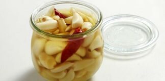 Cara Membuat Acar Bawang Putih: Mudah dan Praktis!