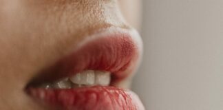 7 Obat Bibir Pecah-pecah di Apotik: Ampuh Melembapkan