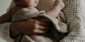 Cara Merawat Bayi Prematur yang Aman di Rumah