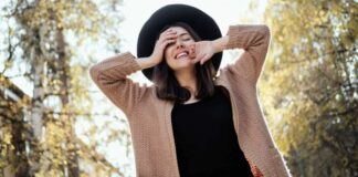 11 Referensi OOTD Keren dengan Cardigan Rajut Wanita
