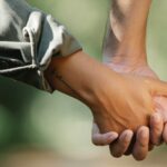 Trust Issue: Arti, Ciri-ciri dan Cara Mengatasinya