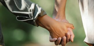 Trust Issue: Arti, Ciri-ciri dan Cara Mengatasinya