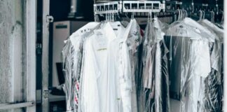 Dry Cleaning: Pengertian & 4 Cara Merawat Baju Dry Cleaning Only