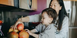 12 Buah yang Bagus untuk Bayi 6 Bulan hingga 1 Tahun