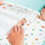 Cara Bedong Bayi yang Benar Agar Bayi Nyaman dan Tidak Kesakitan