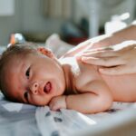 11 Manfaat Pijat Bayi untuk Tumbuh Kembang yang Optimal
