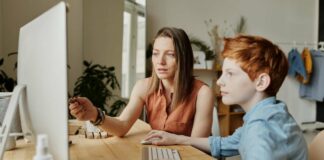 Tips Agar Anak Kelak Jadi Netizen yang Berempati