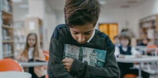 Anak Gelisah di Hari Pertama Sekolahnya? Ucapkan 5 Kalimat Positif Ini