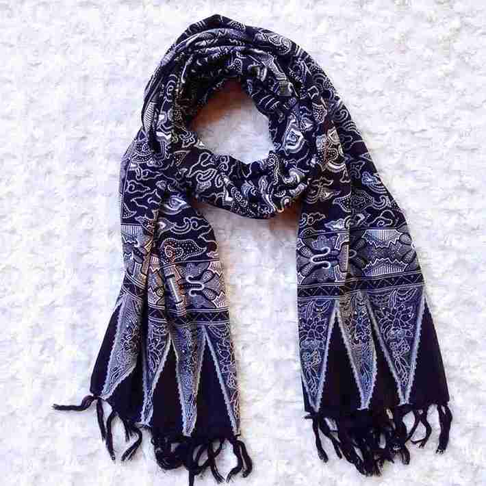 6 Omah Etnik Solo Syal Motif Mega Mendung