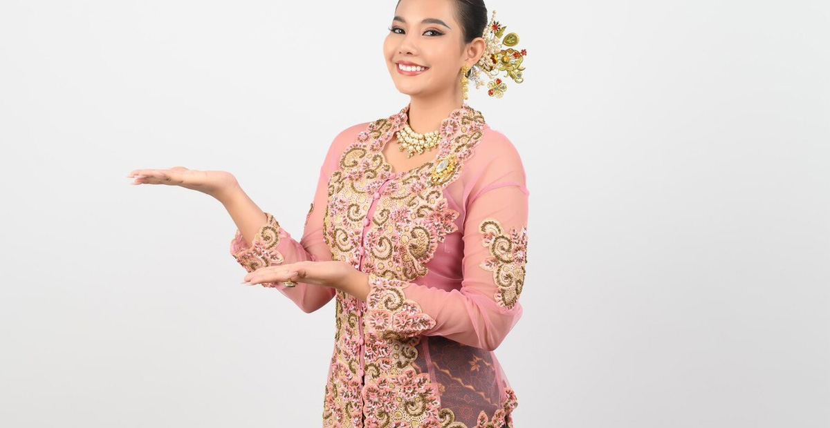 Tampil Anggun, Ini Dia 10 Model Kebaya Encim Terbaik!