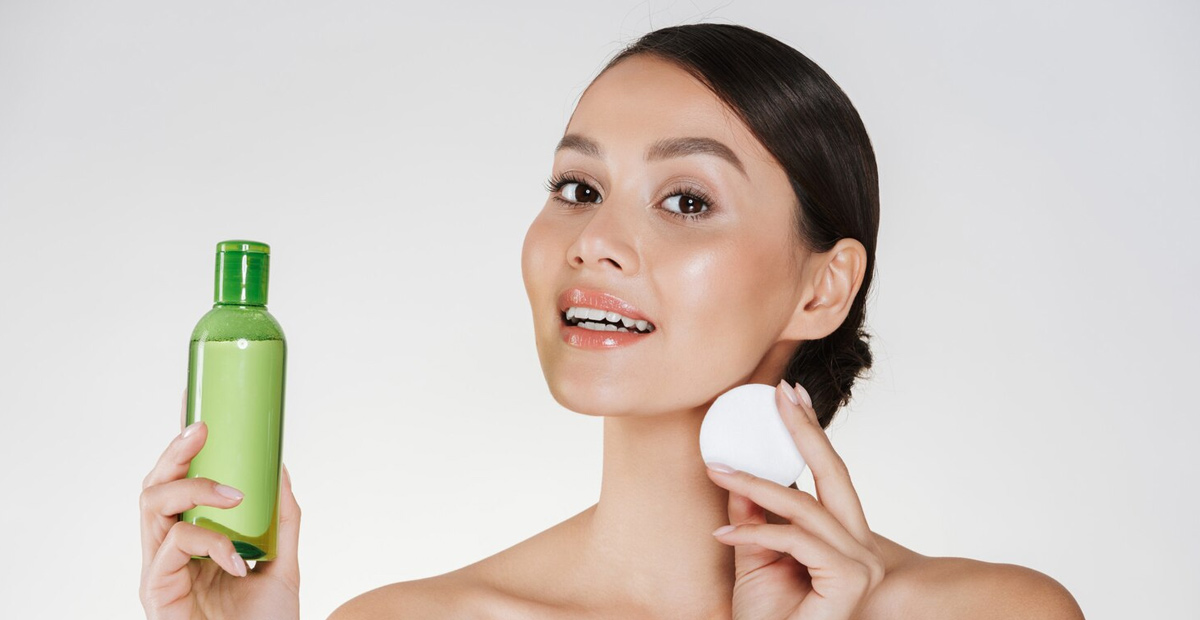6 Makeup Remover Cair Terbaik 2025 untuk Menghapus Makeup dengan Mudah!
