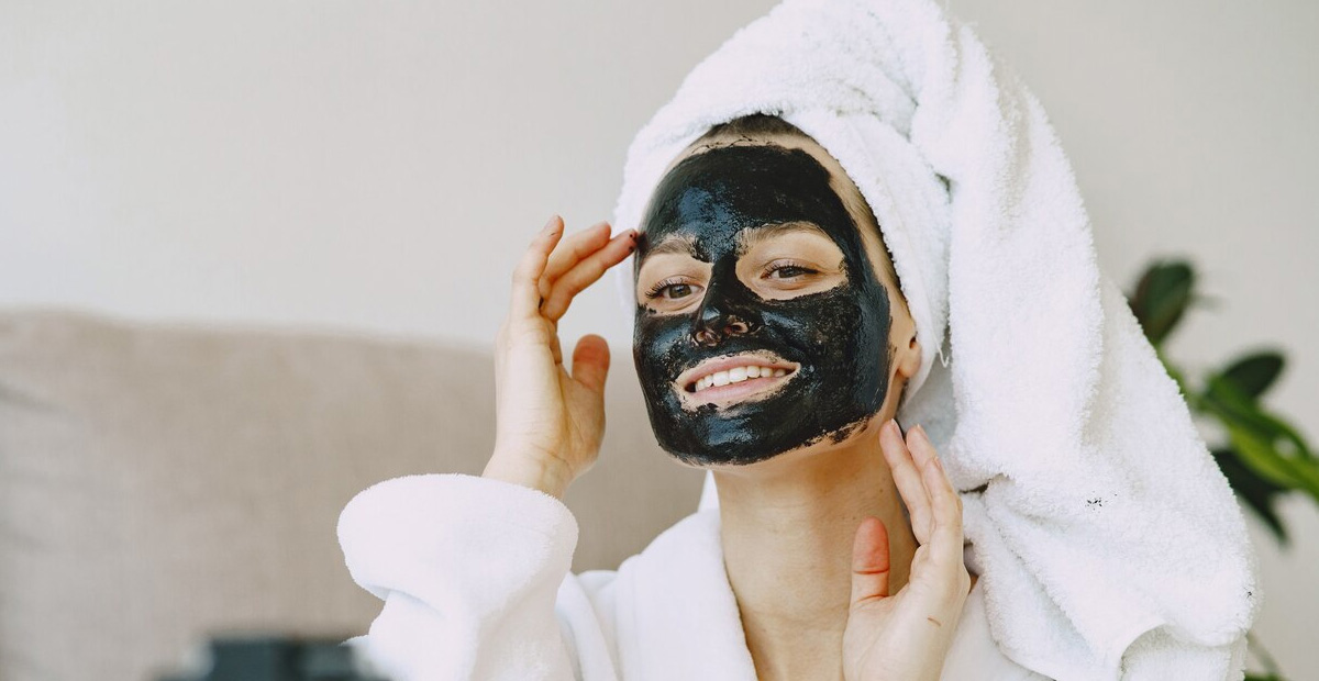 6 Masker Wajah Charcoal Terbaik untuk Kulit Bersih dan Bebas Minyak