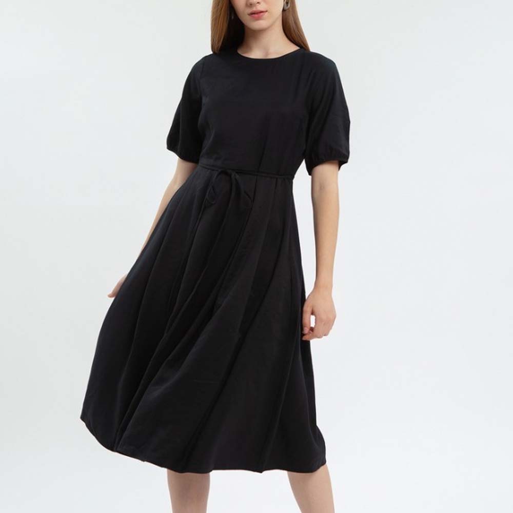 10 Minimal Trinna Dress Jet Black