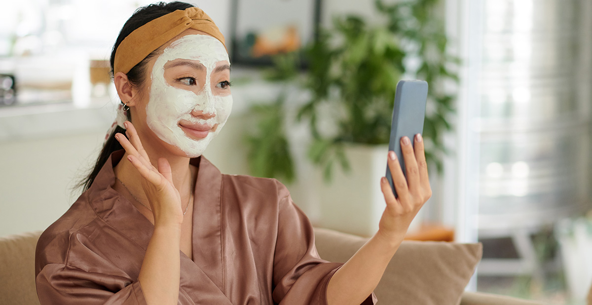 8 Masker Wajah untuk Kulit Kusam yang Bikin Wajah Lebih Cerah