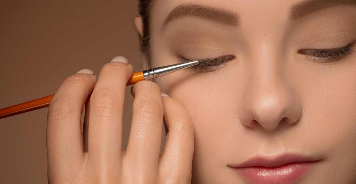 5 Eye Liner Gel Terbaik 2025 untuk Aplikasi yang Halus dan Presisi!
