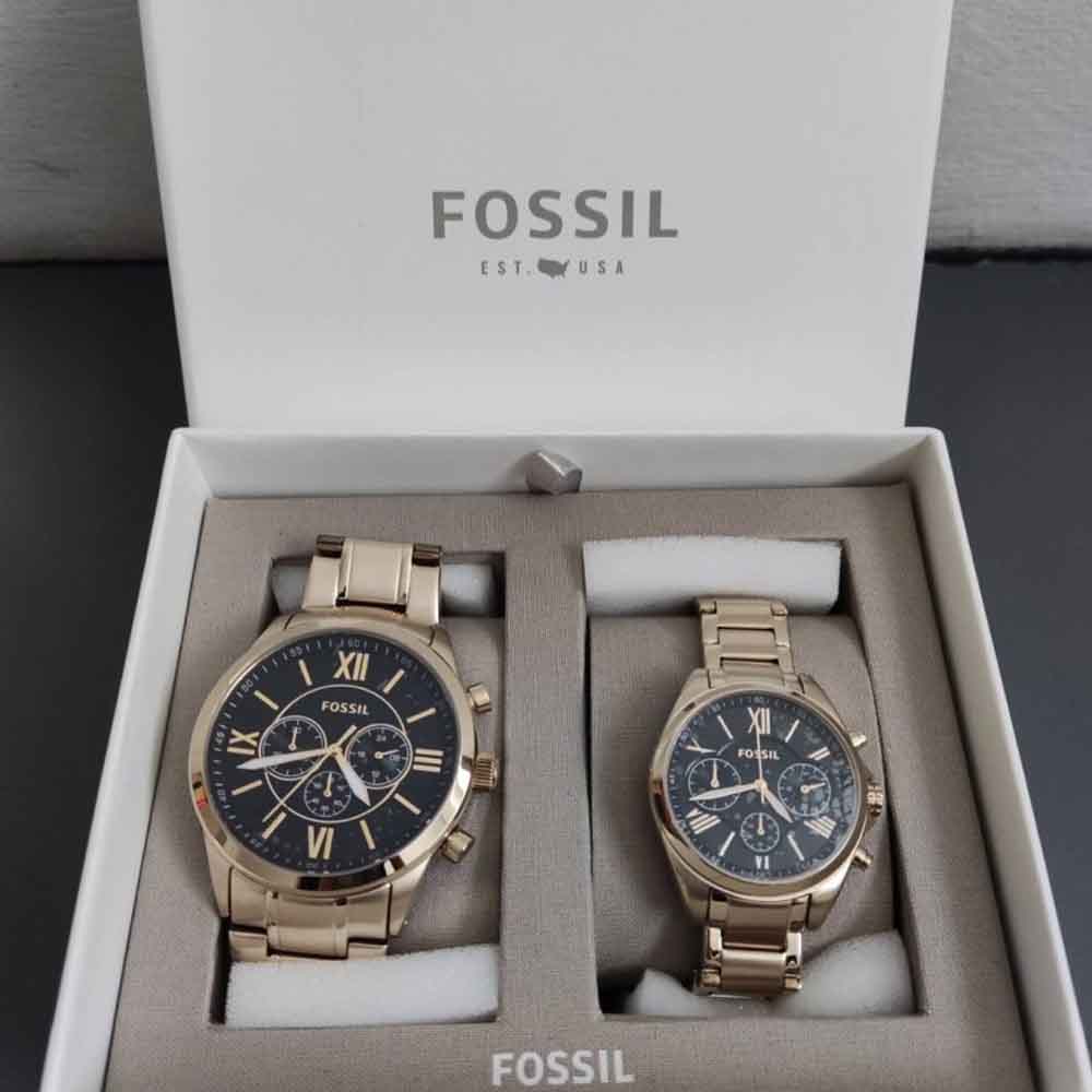 2 FOSSIL Couple