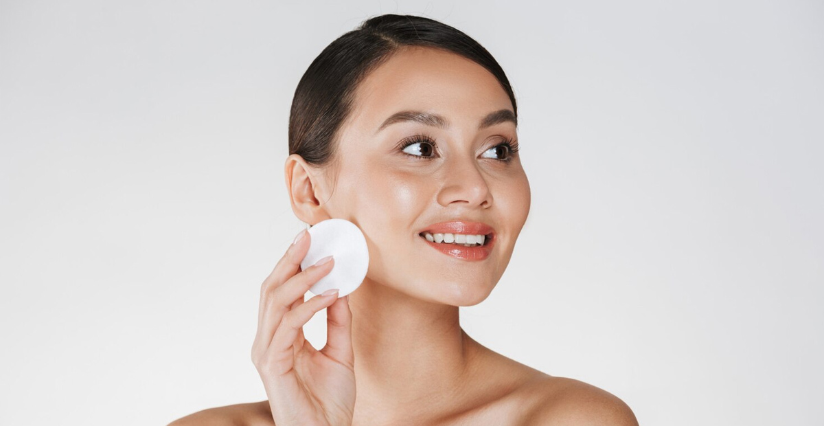 8 Makeup Remover Terbaik 2025 untuk Kulit Bersih Sempurna!
