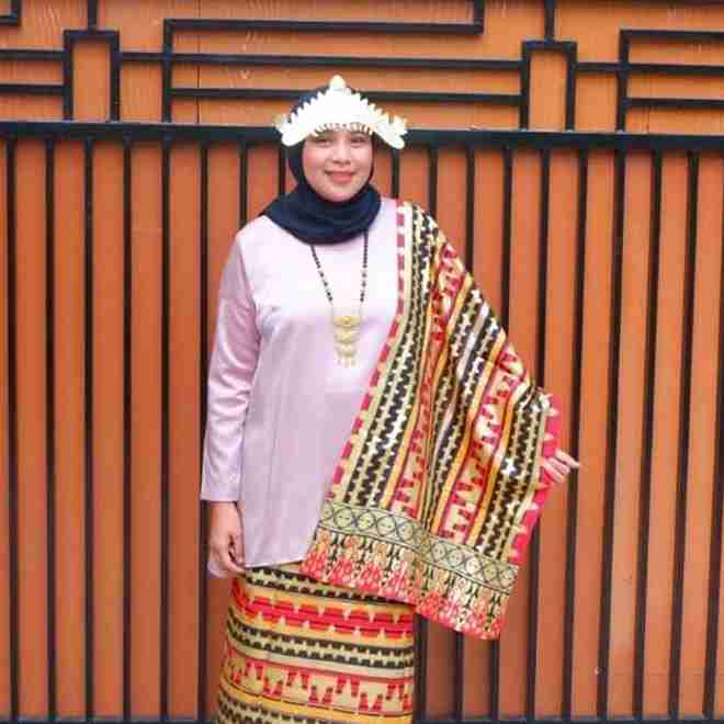 9 Baju Adat Lampung