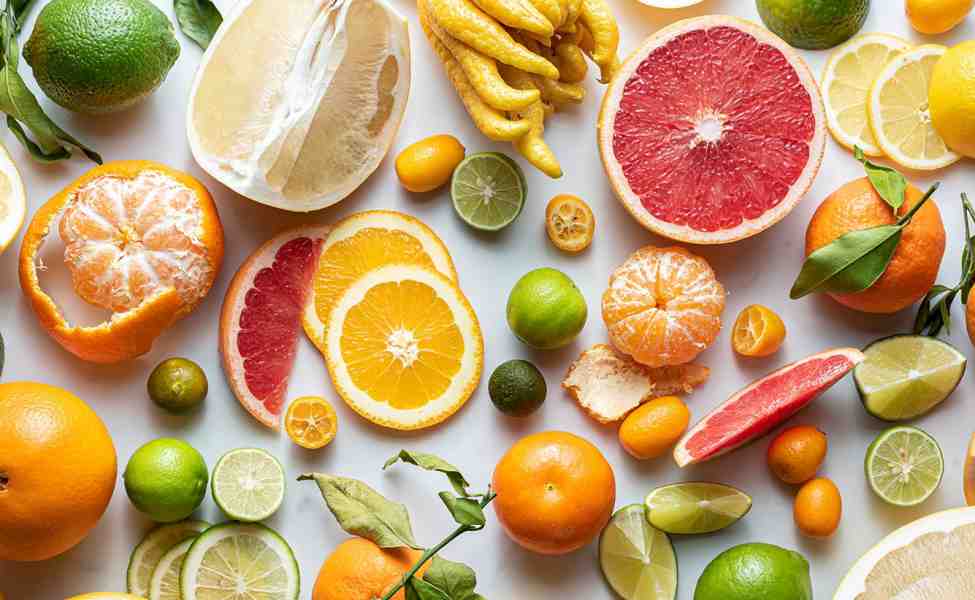 Buah-buahan yang memiliki kandungan citrus.