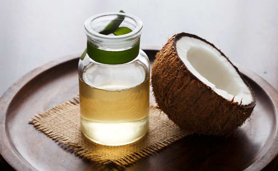 Minyak kelapa.