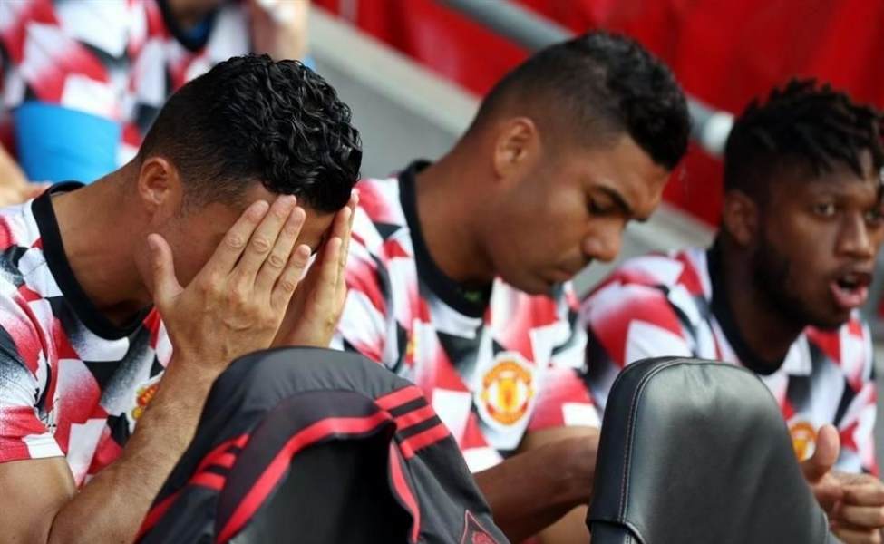 ronaldo dan casemiro di bangku cadangan