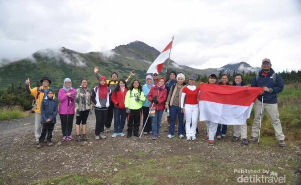pendaki indonesia di gunung alaska